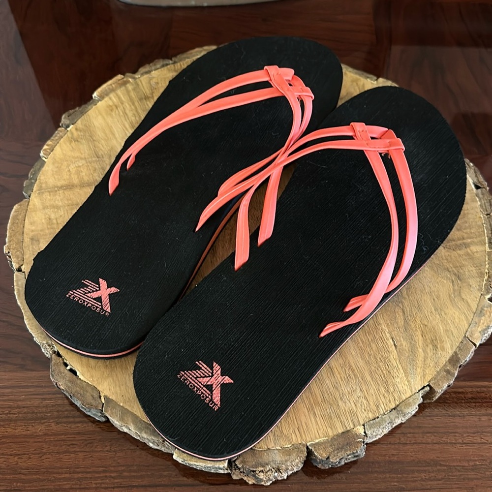 ZeroXposur *NWOT* Women's Black & Coral Strappy Flip Flop Sandals
